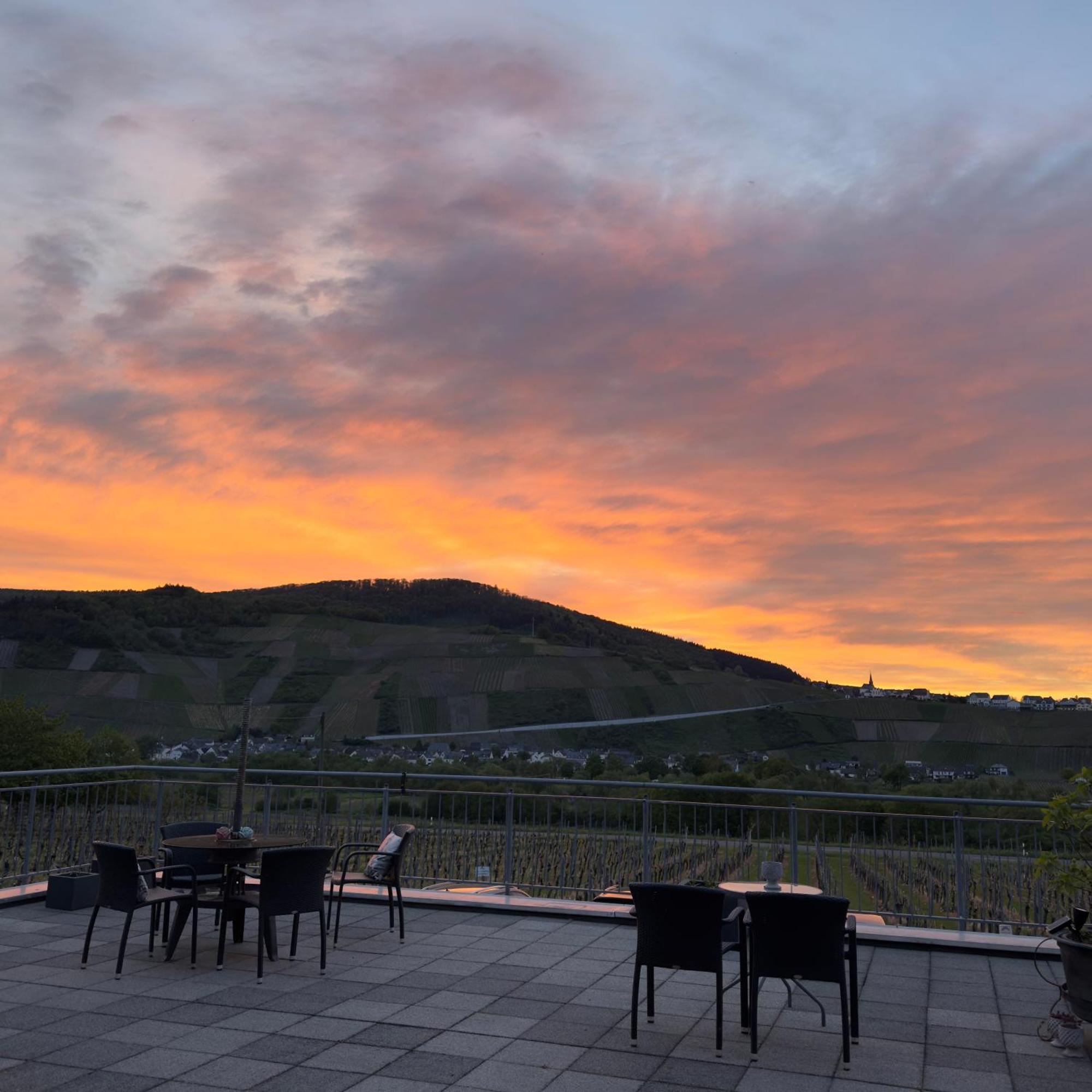 Weingut Tiliahof Bed & Breakfast Brauneberg Dış mekan fotoğraf